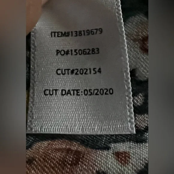 NWT Torrid ditsy floral sleeveless top. Size 0. - Picture 7 of 7